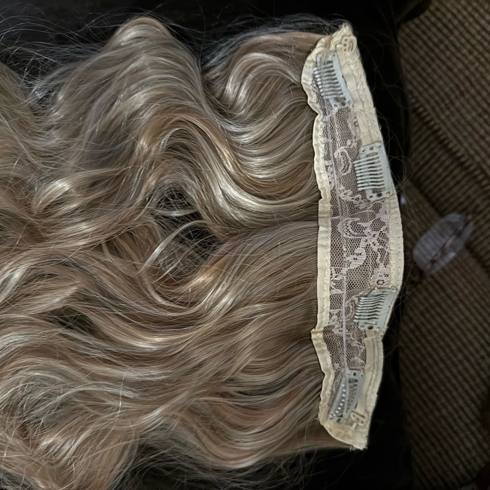 Victoria's Secret Wavy Blonde Hair Extensions - Picture 3 of 4